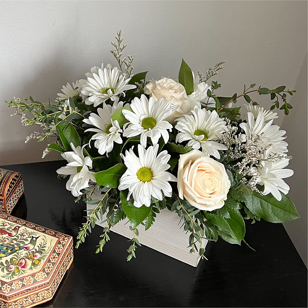 Fresh Linen Box Bouquet –  Usa Flowershop Llc, Pompano Beach FL