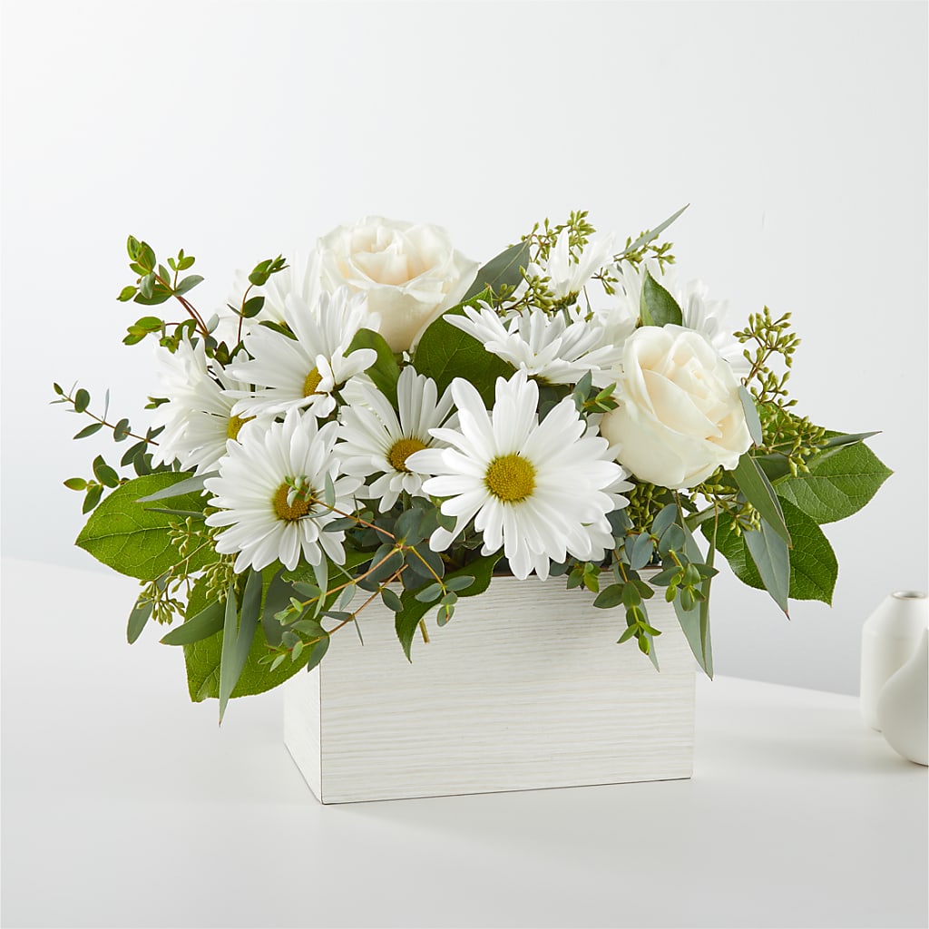 Fresh Linen Box Bouquet –  Usa Flowershop Llc, Pompano Beach FL