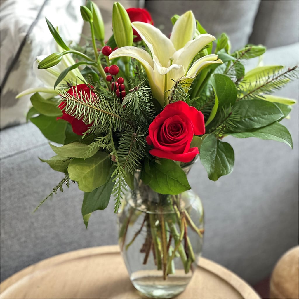 Sparkling Snowflakes Bouquet –  Usa Flowershop Llc, Pompano Beach FL
