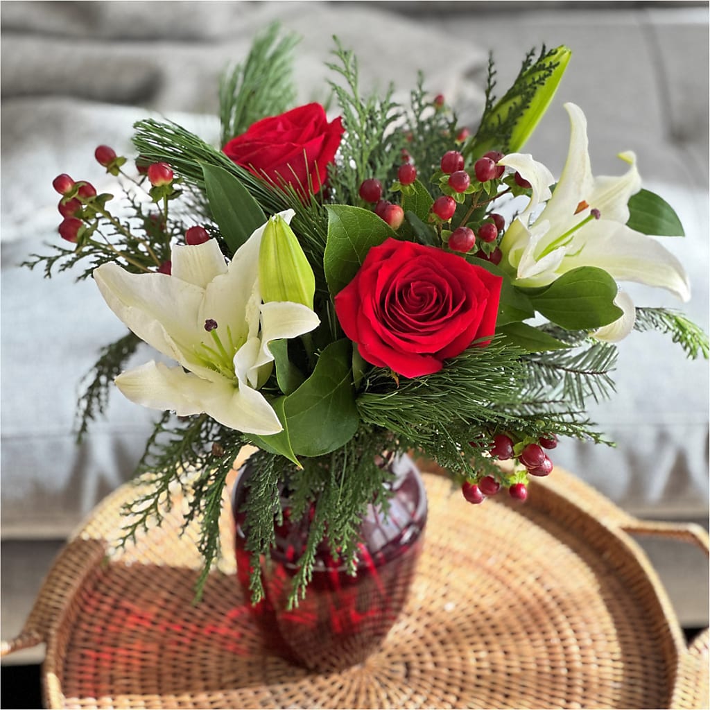 Evergreen Delight Bouquet –  Usa Flowershop Llc, Pompano Beach FL