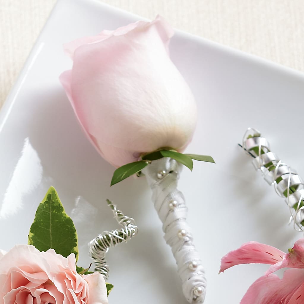 Pink Rose Boutonniere –  Usa Flowershop Llc, Pompano Beach FL