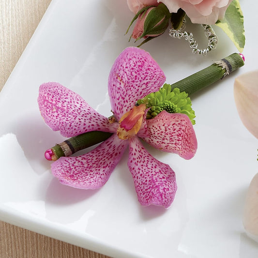 Pink Mokara Boutonniere –  Usa Flowershop Llc, Pompano Beach FL
